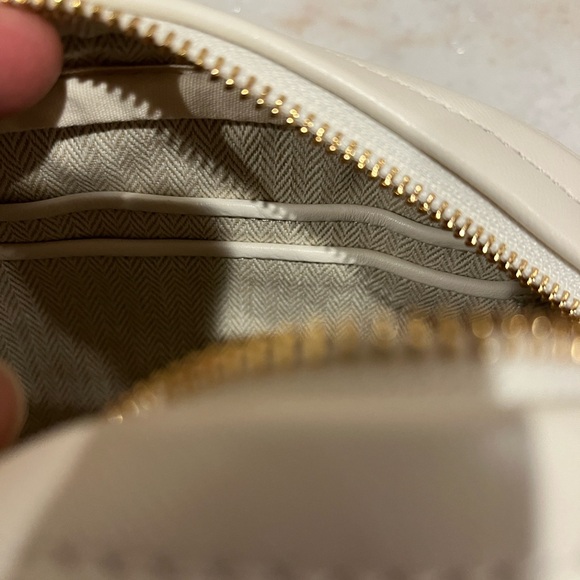 TORY BURCH NWT KIRA CHEVRON QUILTED FLORAL SMALL CAMERA BAG - Picture 9 of 9